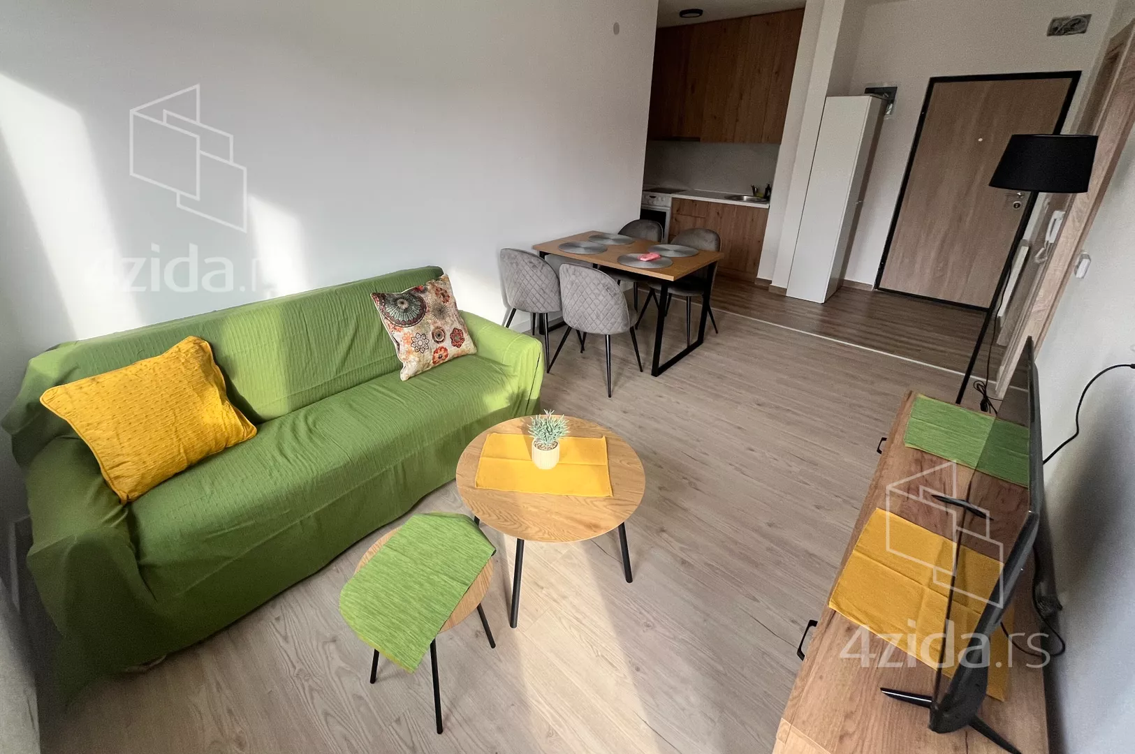 Jednoiposoban stan | 4zida