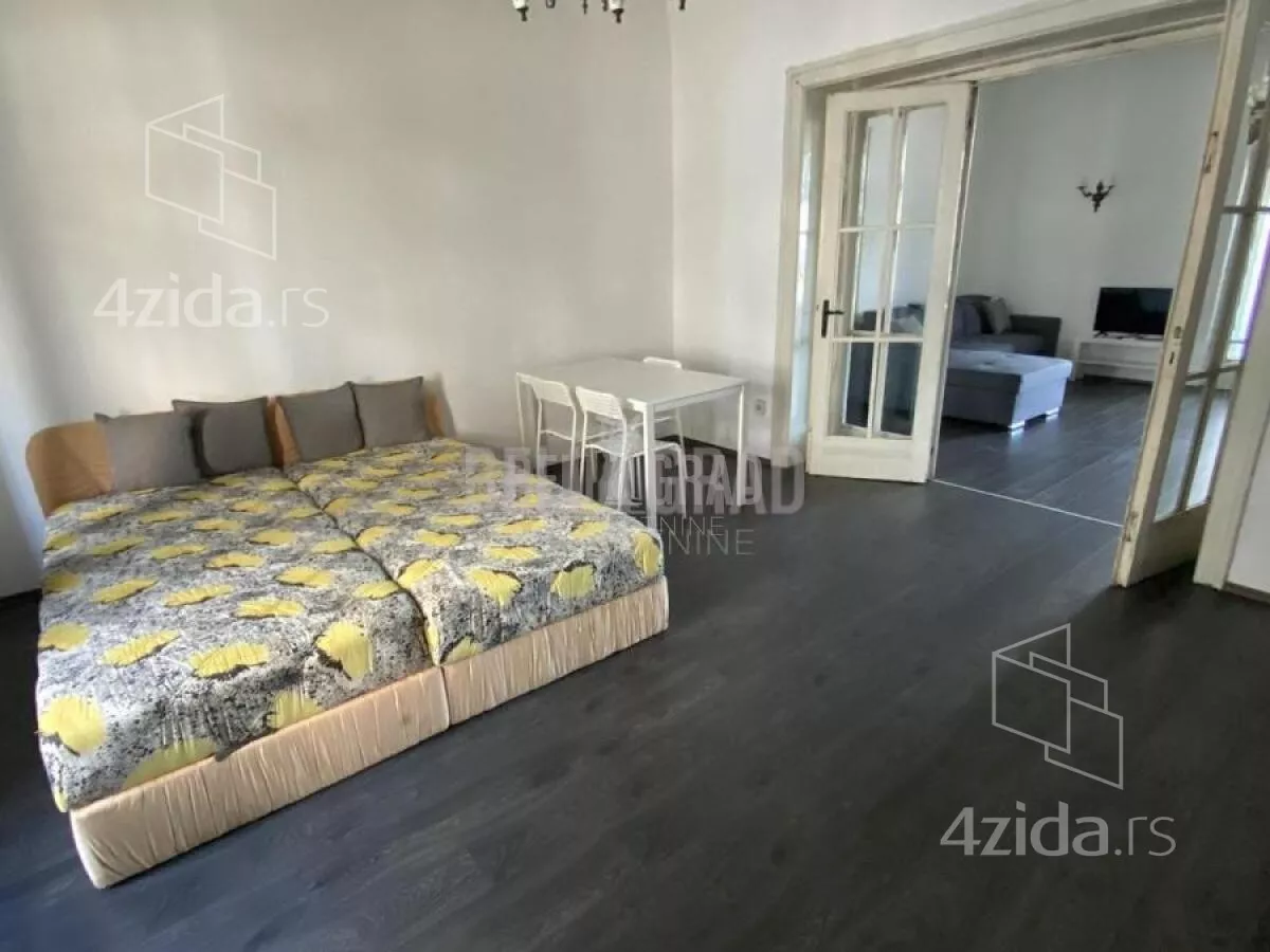 Šestosoban stan | 4zida