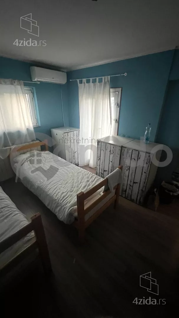 Šestoiposoban stan | 4zida