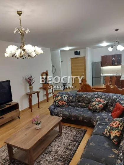 Tadije Sondermajera | 4zida.rs