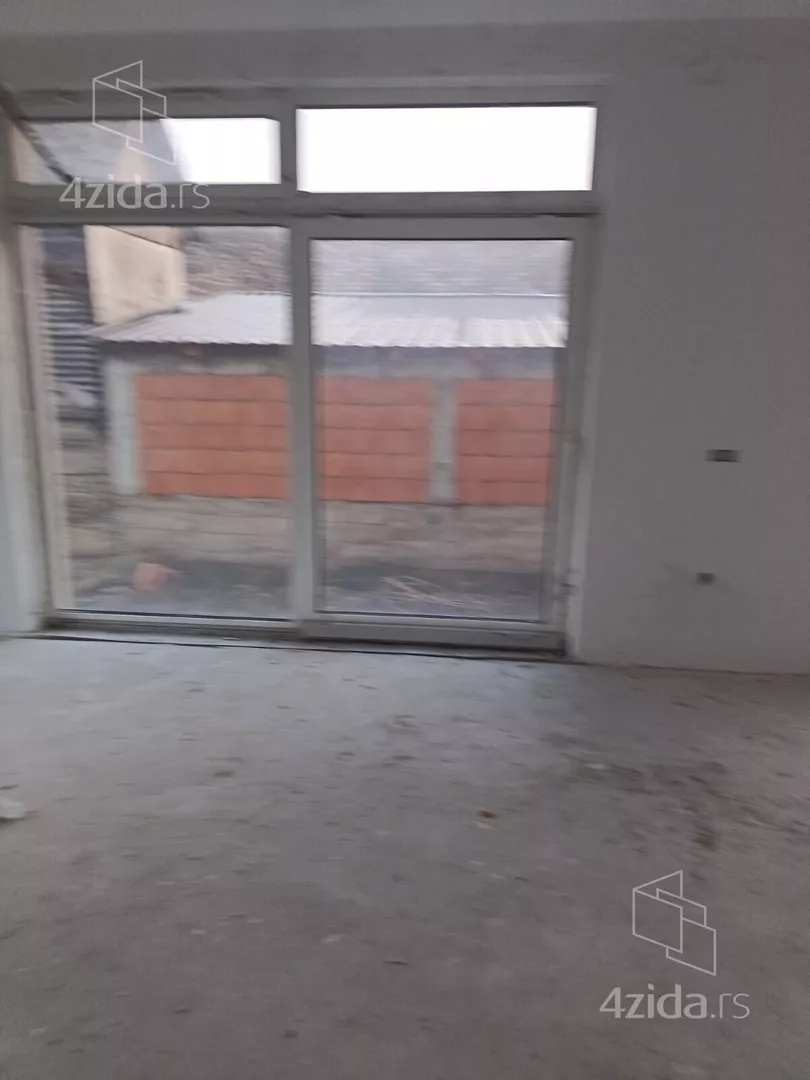 Poslovna zgrada | 4zida