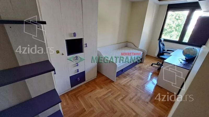 Četvoroiposoban stan | 4zida