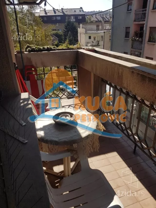 Troiposoban stan | 4zida