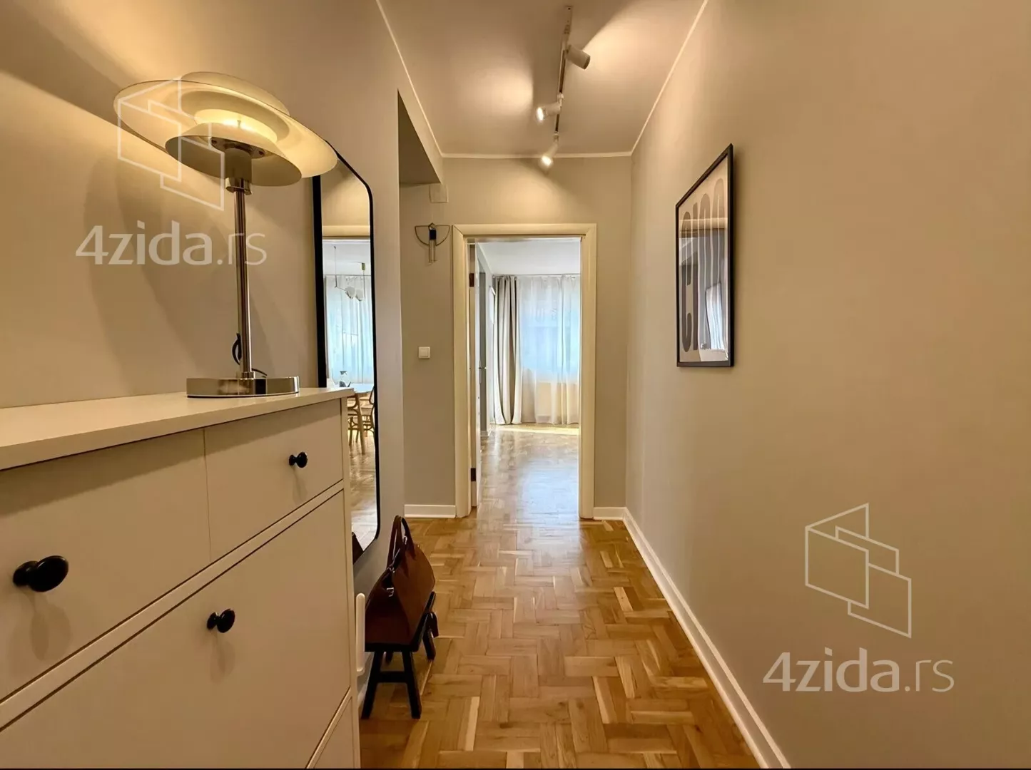 Troiposoban stan | 4zida