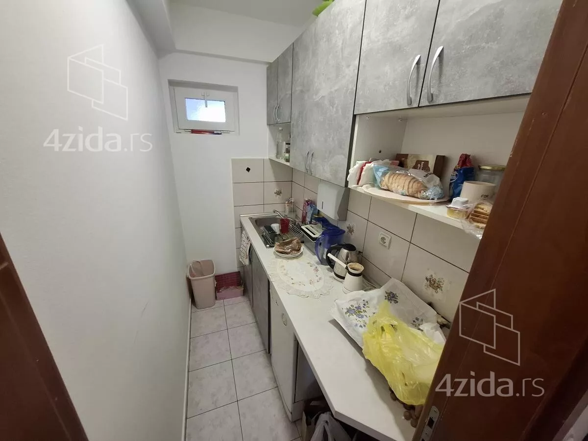 Šestosoban stan | 4zida