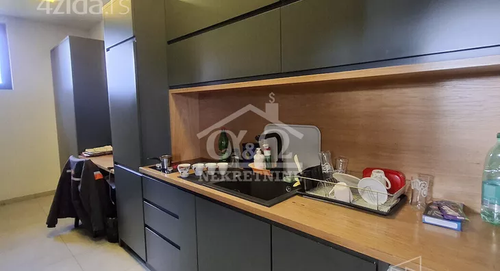 Poslovna zgrada | 4zida