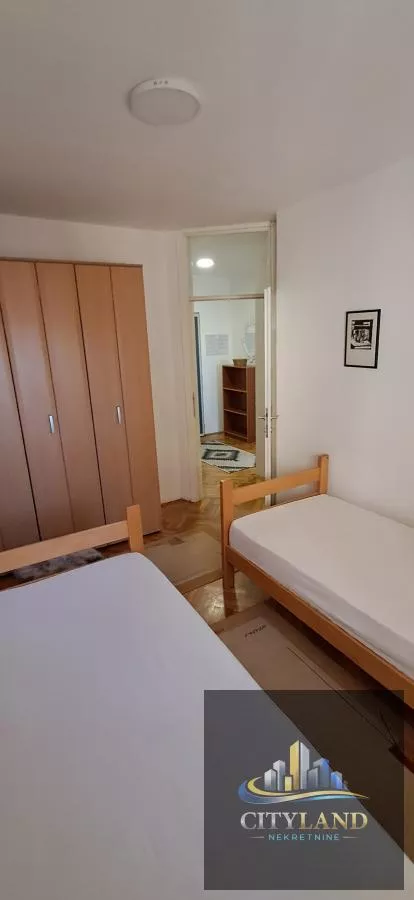 Ekonomski/Pravni Fakultet | 4zida.rs