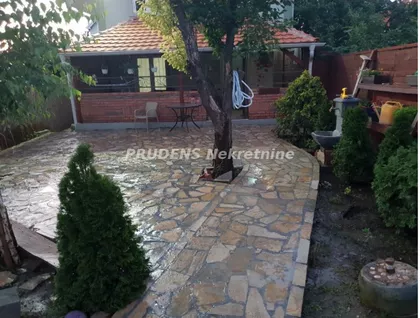 Surčin (mesto) | 4zida.rs