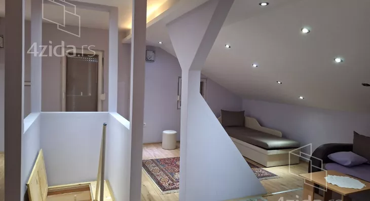 Četvoroiposoban stan | 4zida