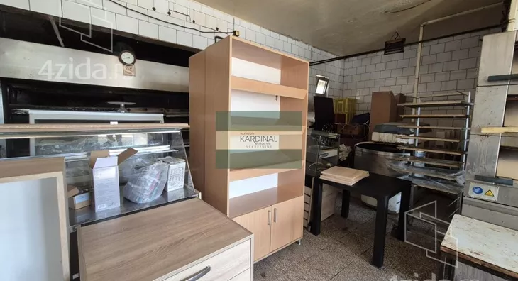 Poslovna zgrada | 4zida