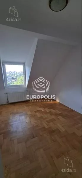 Četvoroiposoban stan | 4zida