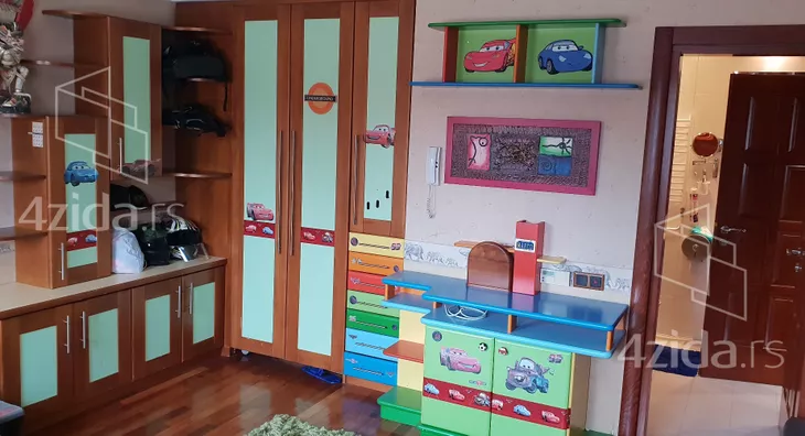 Petosoban stan | 4zida