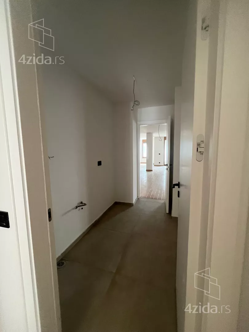 Petosoban stan | 4zida