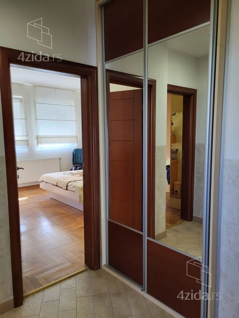 Petosoban stan | 4zida