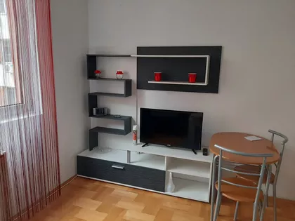 Trg Kralja Aleksandra Ujedinitelja 4 | 4zida.rs