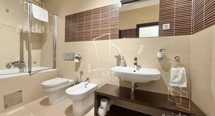 Petosoban stan | 4zida