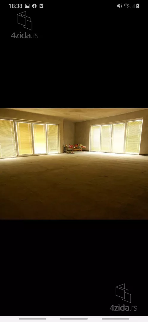 Šestoiposoban stan | 4zida