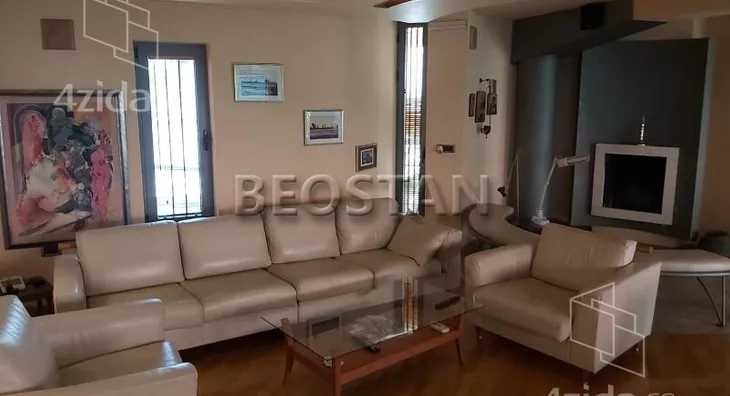 Šestoiposoban stan | 4zida