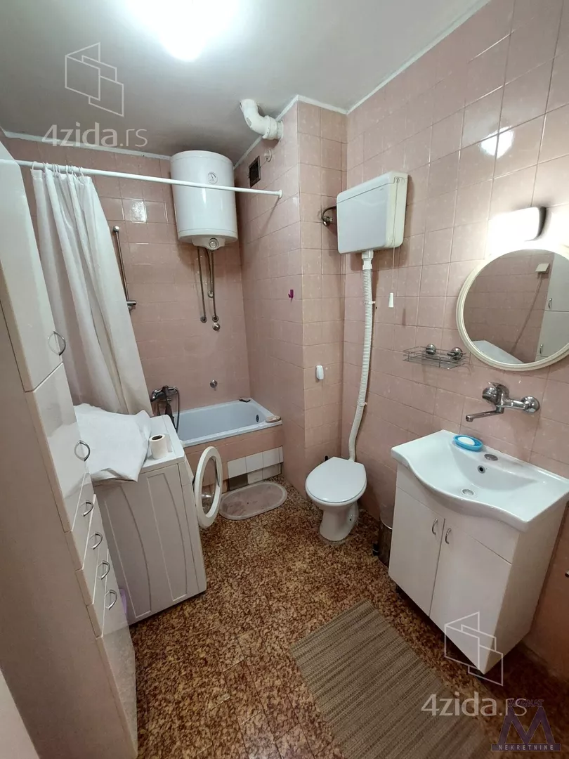 Četvoroiposoban stan | 4zida