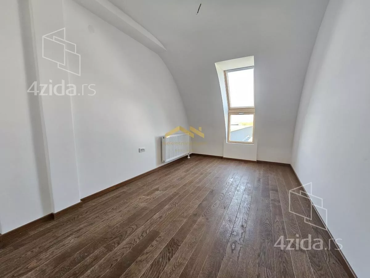 Šestosoban stan | 4zida