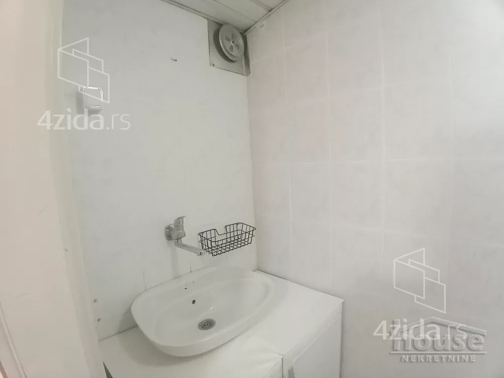 Lokal | 4zida