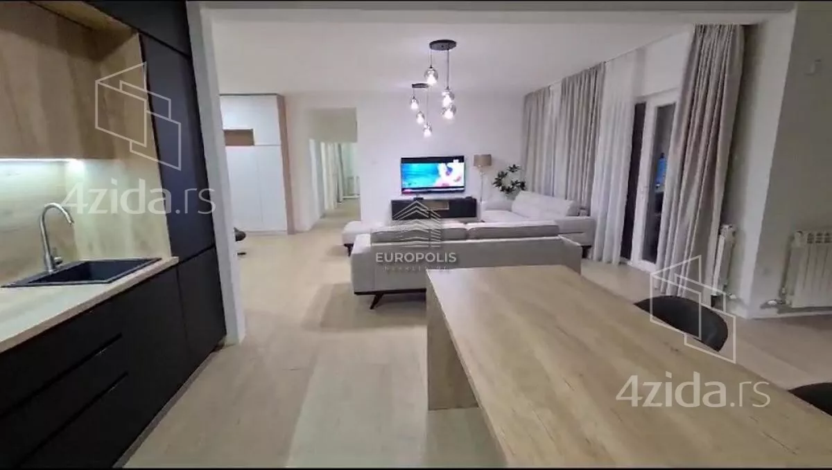 Šestosoban stan | 4zida