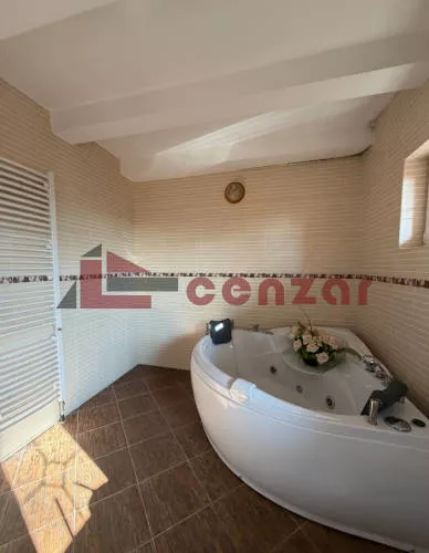 Mali Bajmok | 4zida.rs