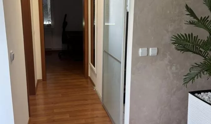 Šestosoban stan | 4zida