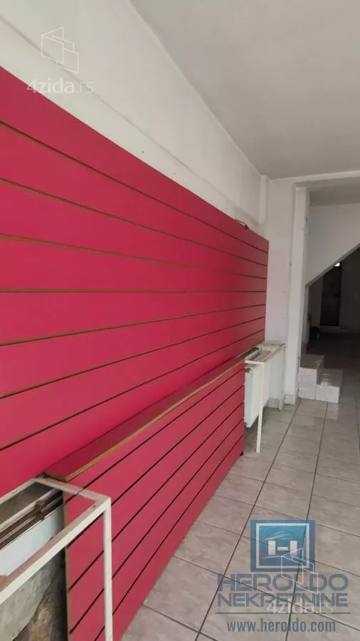 Poslovna zgrada | 4zida