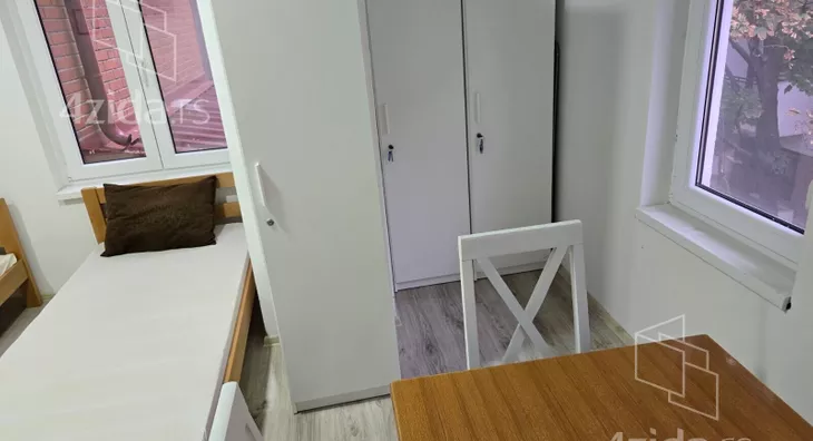 Šestosoban stan | 4zida