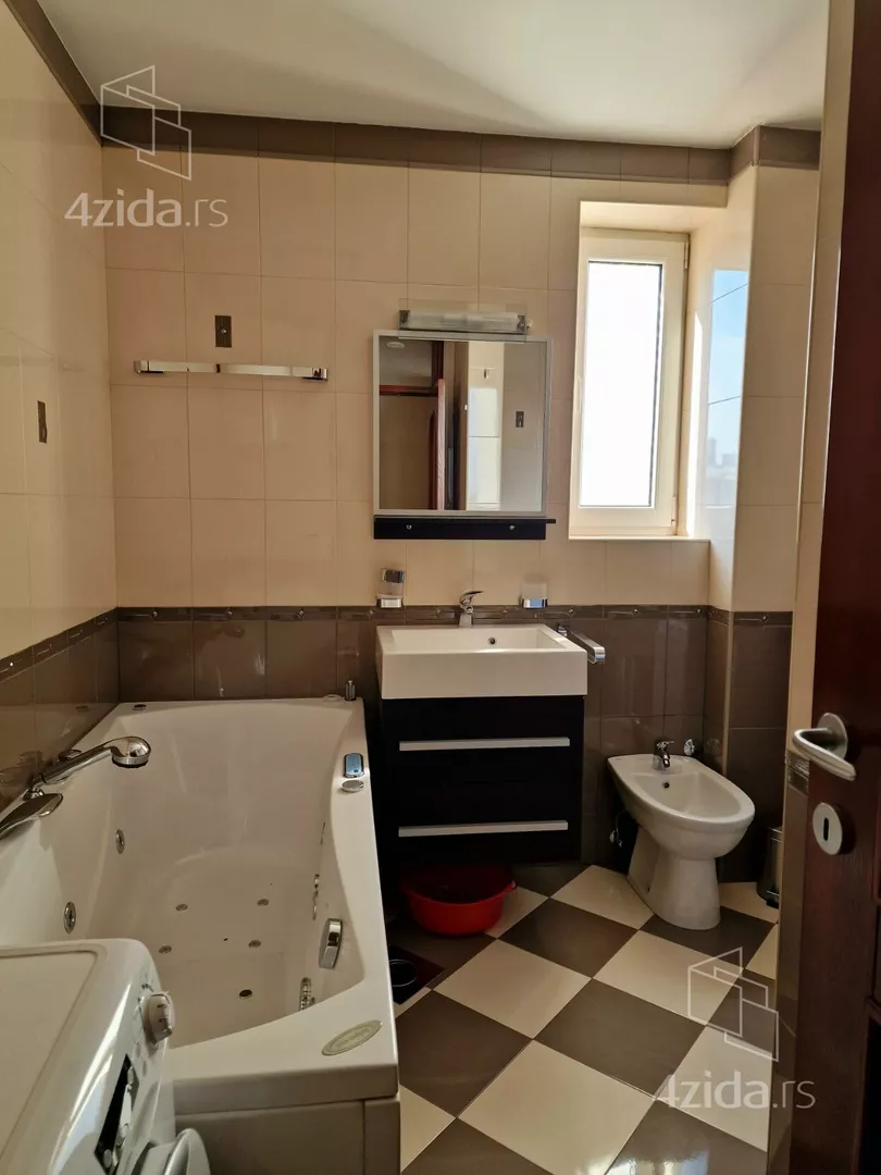 Petosoban stan | 4zida