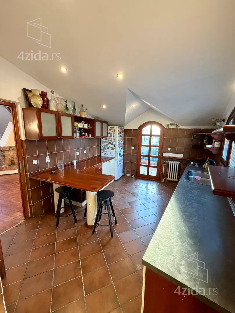 Petoiposoban stan | 4zida