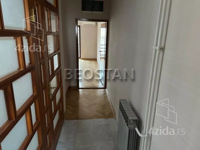 Šestosoban stan | 4zida