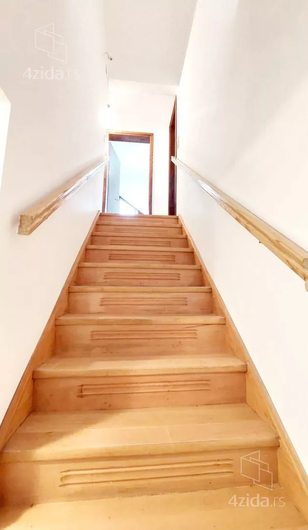 Petoiposoban stan | 4zida