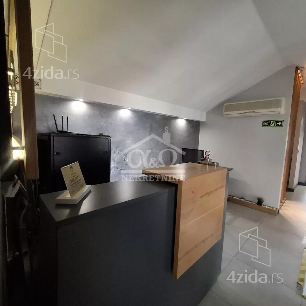 Poslovna zgrada | 4zida