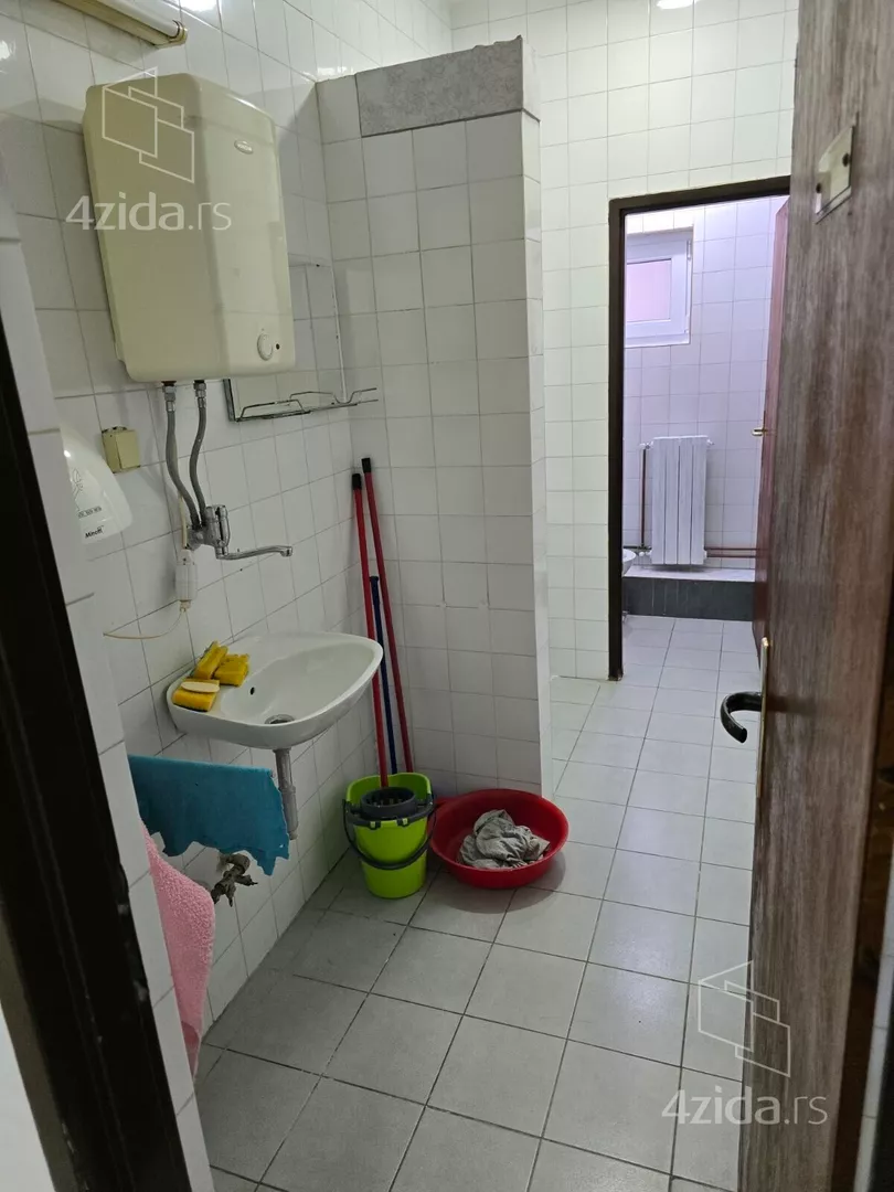 Šestosoban stan | 4zida