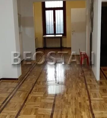 Šestoiposoban stan | 4zida