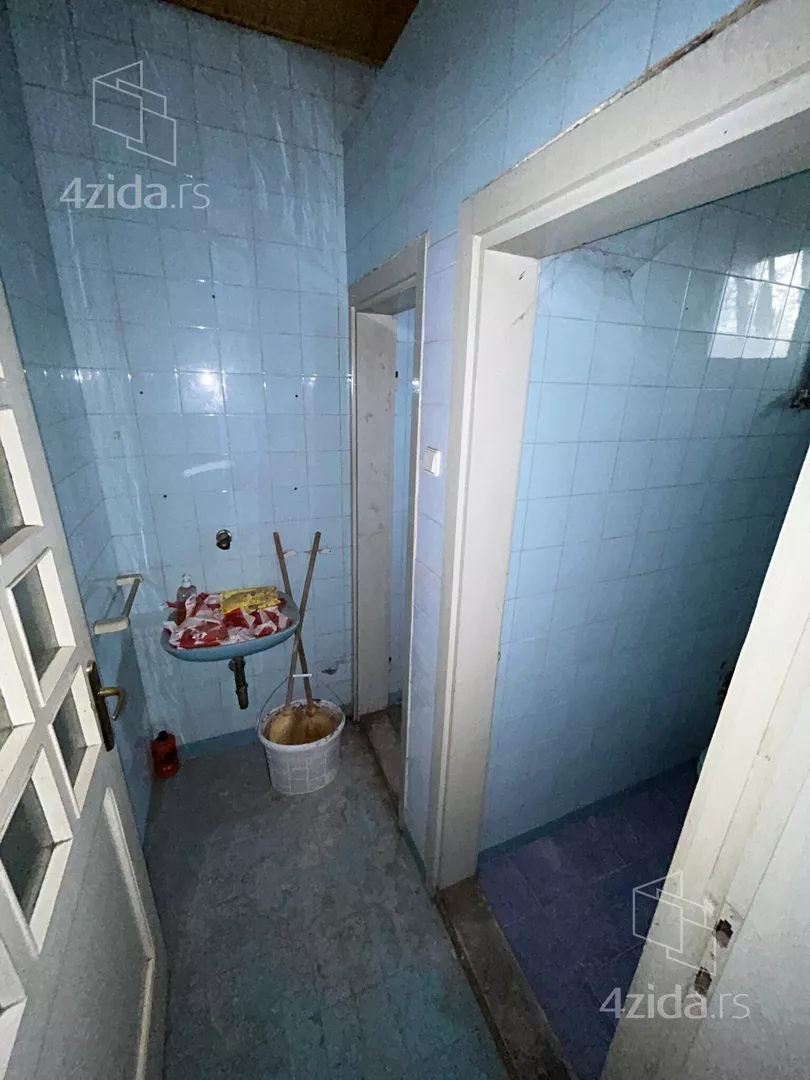 Poslovna zgrada | 4zida