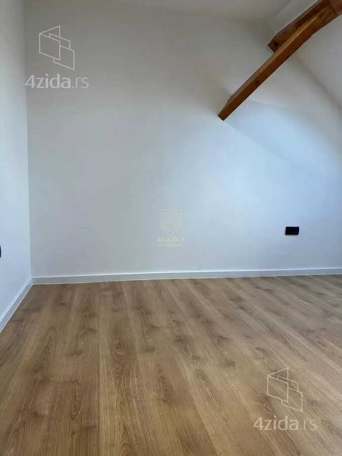 Četvoroiposoban stan | 4zida