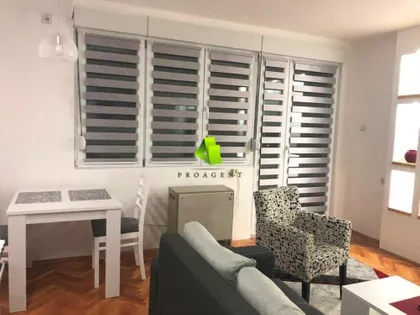 Crveni Pevac | 4zida.rs