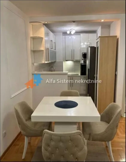 Stepa Stepanović | 4zida.rs