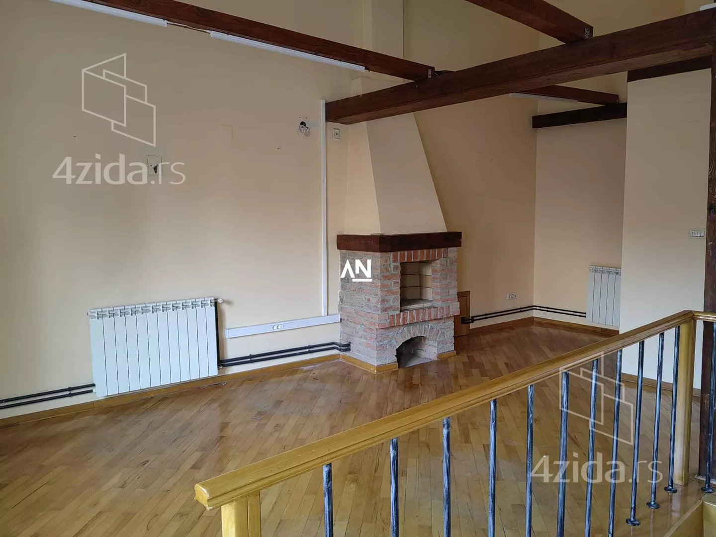 Šestoiposoban stan | 4zida