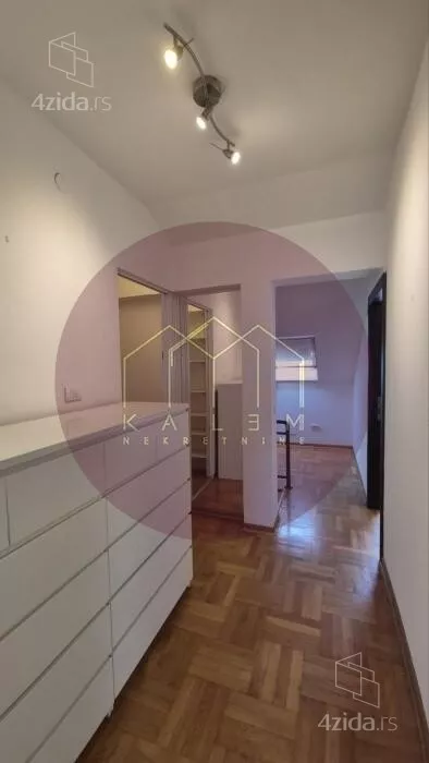 Četvoroiposoban stan | 4zida