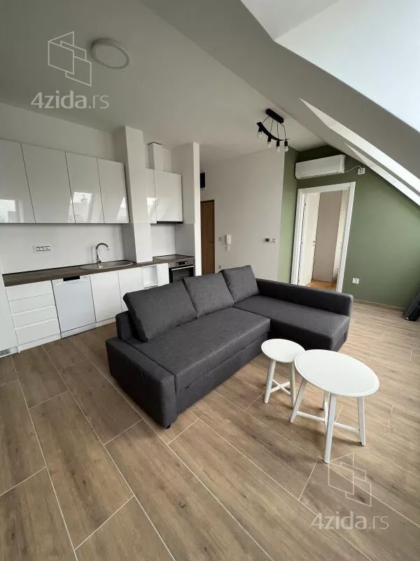 Šestosoban stan | 4zida