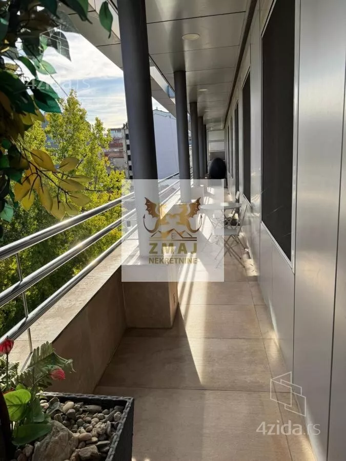 Sedmosoban stan | 4zida