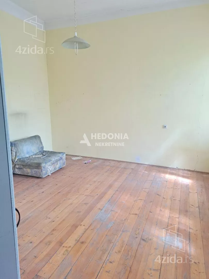Šestoiposoban stan | 4zida