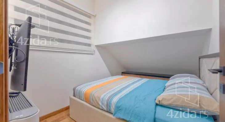 Šestosoban stan | 4zida