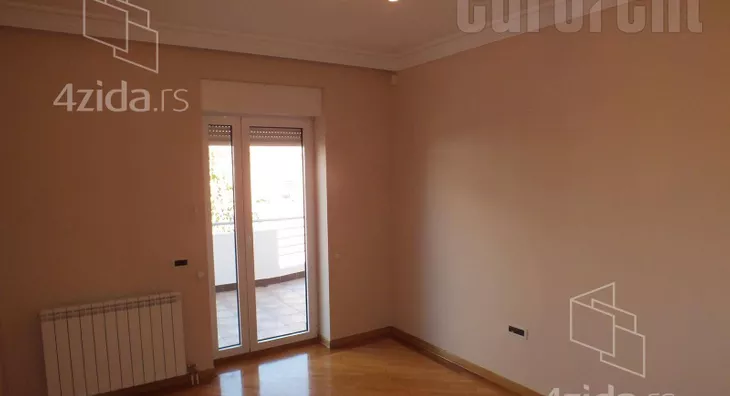 Sedmosoban stan | 4zida