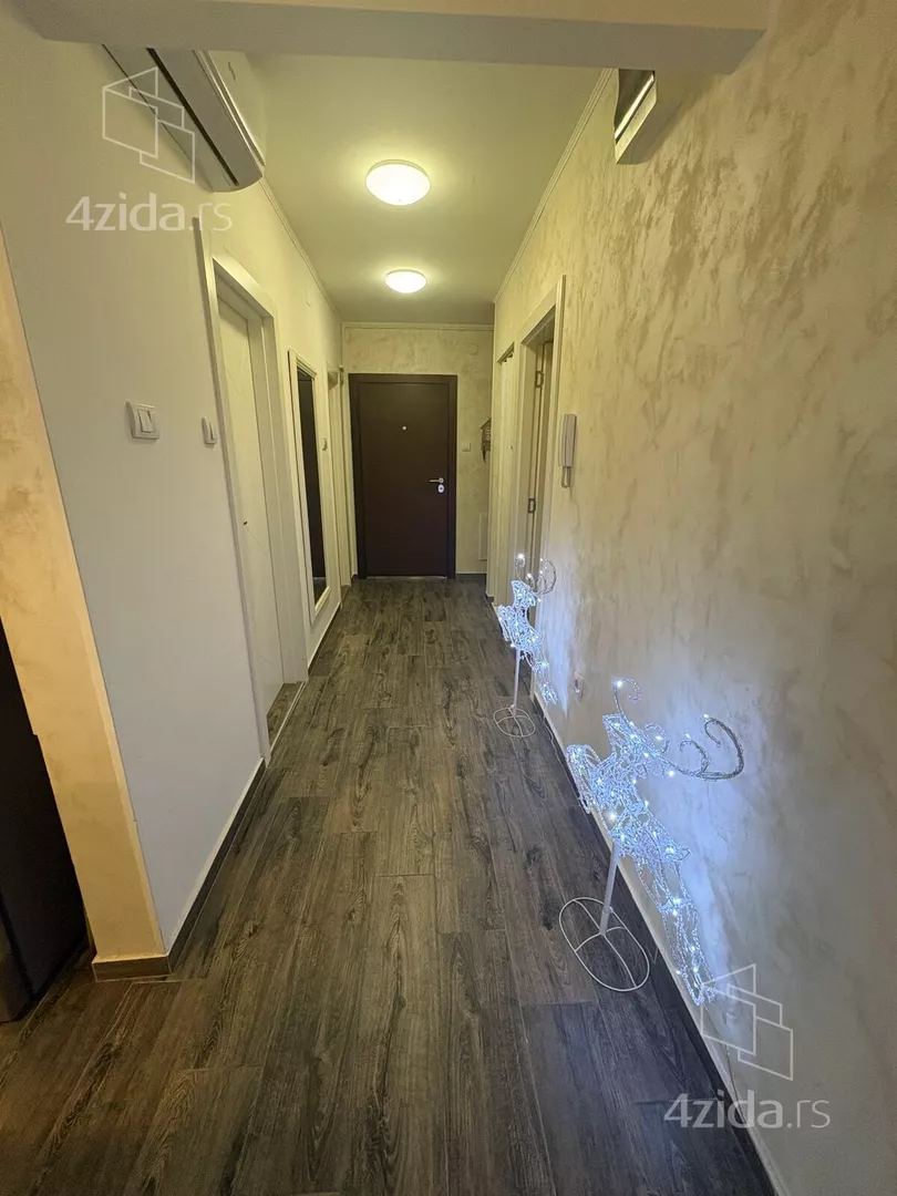 Petosoban stan | 4zida