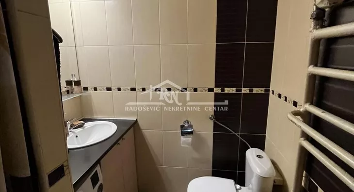 Šestosoban stan | 4zida